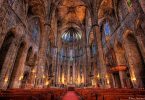 Кафедральный собор Барселоны изнутри