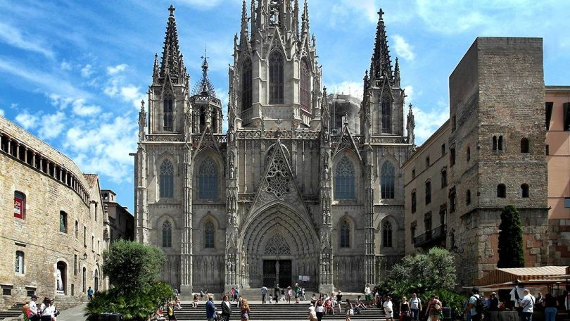 вид на готический собор в Барселоне
