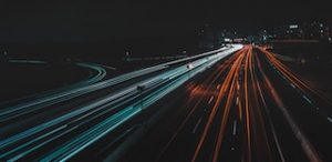 огни на автомагистрали 